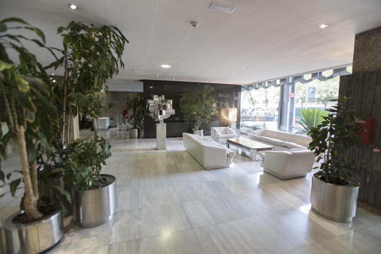 Centro Colon Lägenhet Madrid Exteriör bild